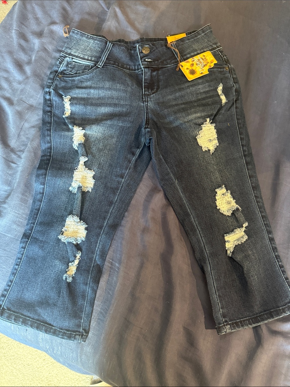 Hybrid & company Dark Wash Distressed Cropped Jeans - Black
